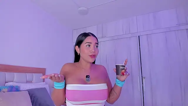 mia hank online show from 10-31-25, 10:12