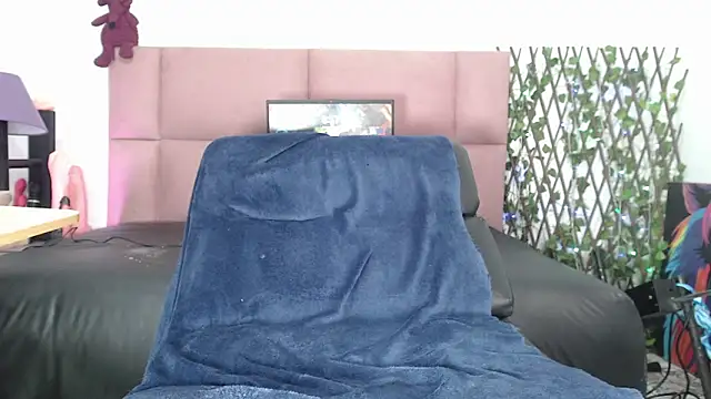 chirlleyy online show from 04-12-26, 11:57