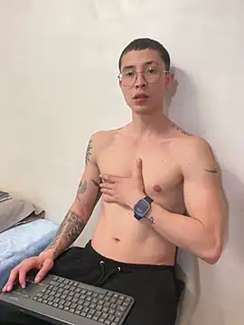 Snapshot of sebas_1122 chatting on 05-24-26, 10:31 sebas 1122 online show from 05-24-26, 10:31