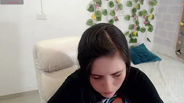 tania sweet   online show from 10-24-25, 06:40