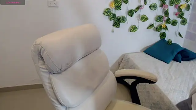 tania sweet   online show from 09-22-25, 04:02