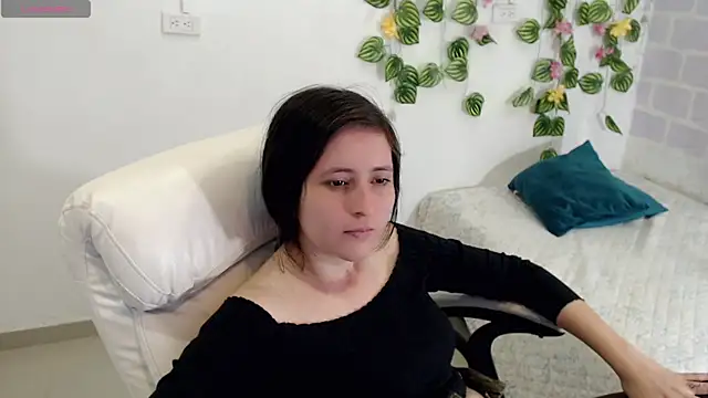tania sweet   online show from 10-27-25, 03:35