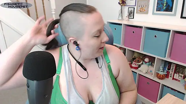 fishnethousepet online show from 03-19-26, 08:09