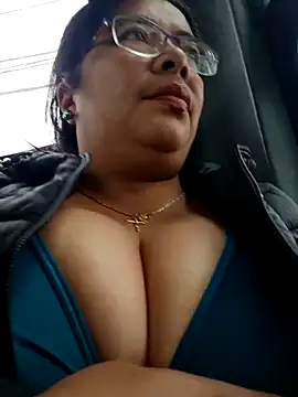 Snapshot of __valentina18 chatting on 03-05-25, 04:24   valentina18 online show from 03-05-25, 04:24