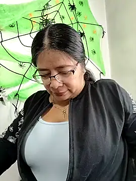 Snapshot of __valentina18 chatting on 10-14-25, 01:01   valentina18 online show from 10-14-25, 01:01