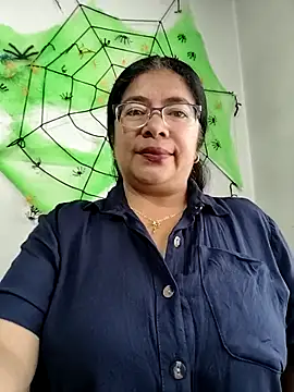 Snapshot of __valentina18 chatting on 10-17-25, 01:13   valentina18 online show from 10-17-25, 01:13