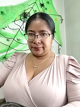 Snapshot of __valentina18 chatting on 10-12-25, 01:01   valentina18 online show from 10-12-25, 01:01