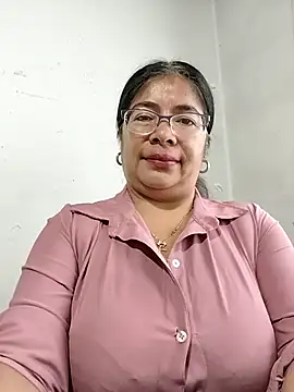 Snapshot of __valentina18 chatting on 10-28-25, 01:10   valentina18 online show from 10-28-25, 01:10