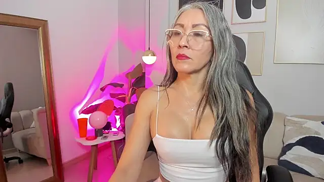  Nicoletteshea  online show from 03-31-26, 09:39