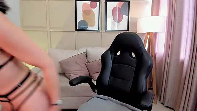  Nicoletteshea  online show from 11-10-25, 04:23