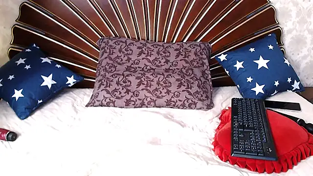 Snapshot of PrettyHairyBlonde chatting on 03-12-25, 11:43 PrettyHairyBlonde online show from 03-12-25, 11:43