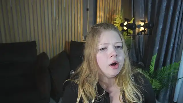 Snapshot of Tinker_Belll chatting on 04-21-26, 02:51 Tinker Belll online show from 04-21-26, 02:51