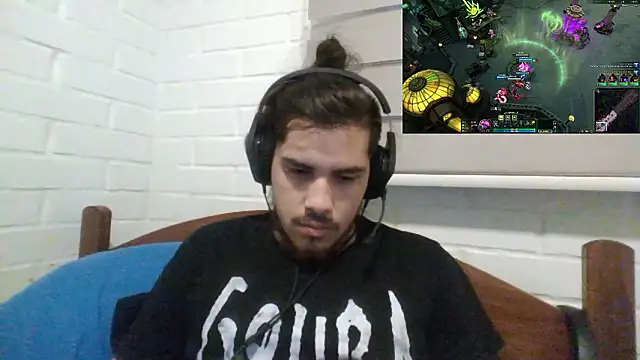 Snapshot of hung_weeb chatting on 12-02-24, 12:04 hung weeb online show from 12-02-24, 12:04