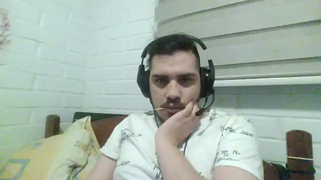 hung weeb online show from 10-30-25, 01:48