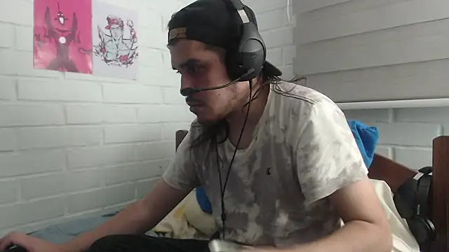 Snapshot of hung_weeb chatting on 02-13-25, 02:45 hung weeb online show from 02-13-25, 02:45