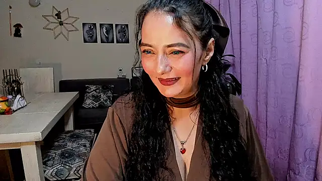 emma luxy online show from 04-21-26, 11:00