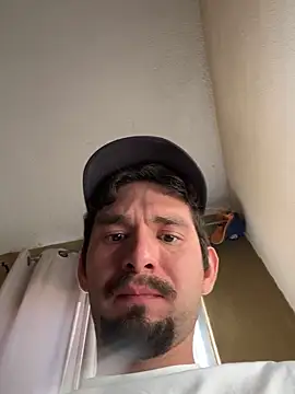 Snapshot of Tomthelong chatting on 02-07-25, 10:52 Tomthelong online show from 02-07-25, 10:52