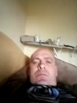 Snapshot of Robertvirt chatting on 09-23-25, 02:35 Robertvirt online show from 09-23-25, 02:35