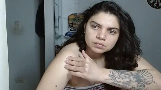 Snapshot of Nikkykora15 chatting on 06-07-26, 01:55 Nikkykora15 online show from 06-07-26, 01:55