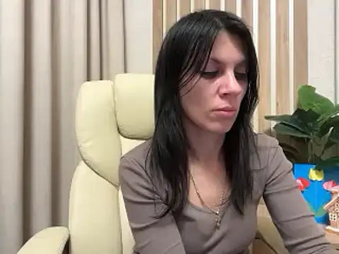 Snapshot of InjaAtHome chatting on 04-19-26, 05:25 InjaAtHome online show from 04-19-26, 05:25