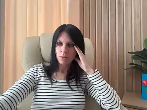 Snapshot of InjaAtHome chatting on 04-21-26, 12:23 InjaAtHome online show from 04-21-26, 12:23