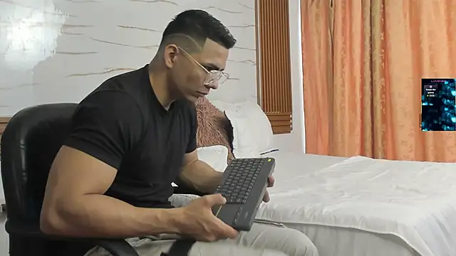 ChoreyTaiylor online show from 11-22-25, 03:22