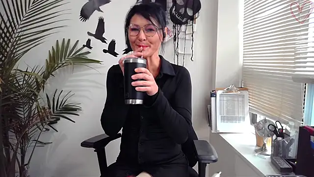 Snapshot of City_Kat chatting on 11-03-25, 05:38 City Kat online show from 11-03-25, 05:38