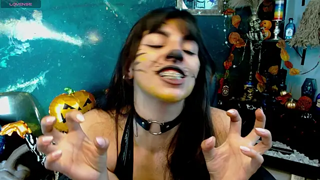 Snapshot of julieth_sex1 chatting on 10-14-25, 04:57 julieth sex1 online show from 10-14-25, 04:57