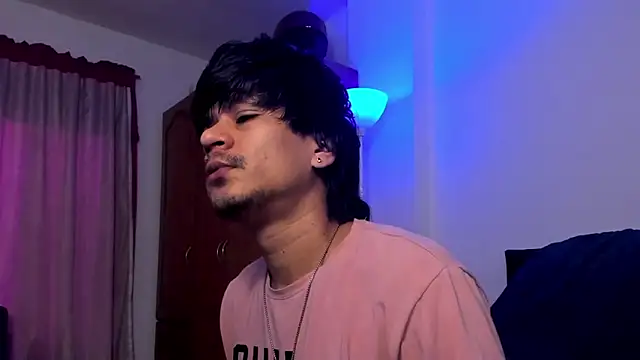 Snapshot of Eiden_allenx chatting on 02-17-26, 11:51 Eiden allenx online show from 02-17-26, 11:51