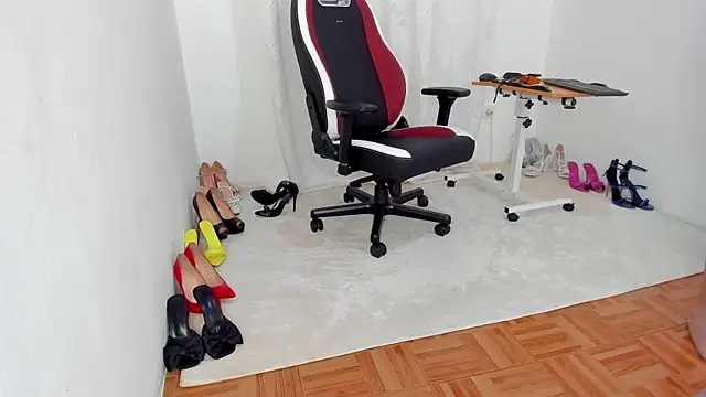 Snapshot of gingirel_ chatting on 03-07-25, 12:04 gingirel  online show from 03-07-25, 12:04