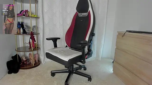 Snapshot of gingirel_ chatting on 09-23-25, 11:17 gingirel  online show from 09-23-25, 11:17