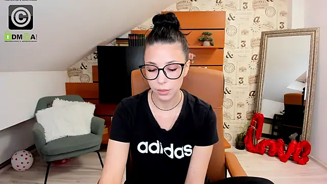 EmillyTaylor online show from 03-22-25, 04:56