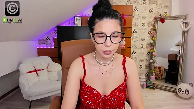 Snapshot of EmillyTaylor chatting on 01-14-26, 04:49 EmillyTaylor online show from 01-14-26, 04:49