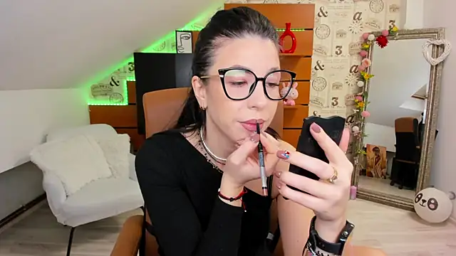 Snapshot of EmillyTaylor chatting on 11-13-25, 04:38 EmillyTaylor online show from 11-13-25, 04:38