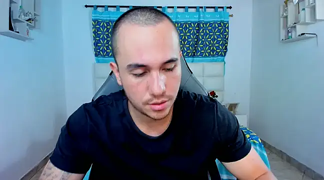Snapshot of juan__jimenez chatting on 02-15-25, 11:36 juan jimenez online show from 02-15-25, 11:36