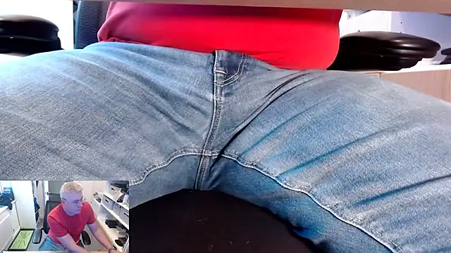 Snapshot of RicRockhard chatting on 10-03-25, 10:28 RicRockhard online show from 10-03-25, 10:28