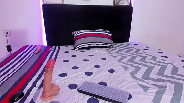 Snapshot of KarlyeKloss chatting on 01-22-25, 08:38 KarlyeKloss online show from 01-22-25, 08:38