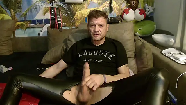 Snapshot of druckfug chatting on 12-15-25, 04:02 druckfug online show from 12-15-25, 04:02