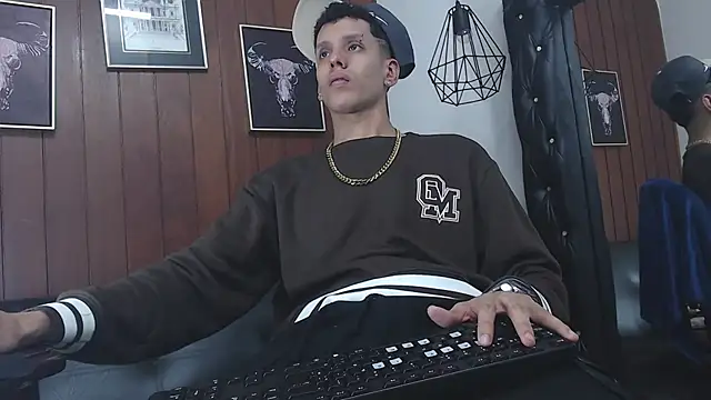 GaboReyes online show from 02-14-25, 04:26