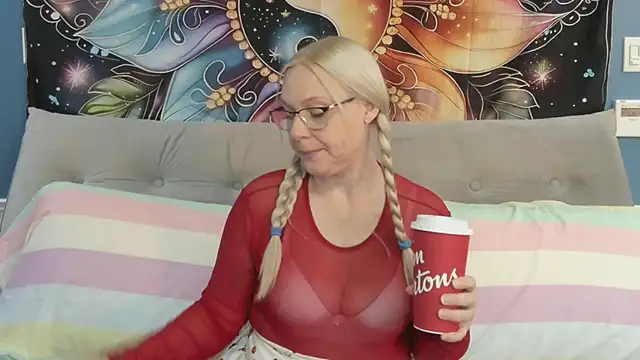Snapshot of SaraBearXo chatting on 09-12-25, 12:27 SaraBearXo online show from 09-12-25, 12:27