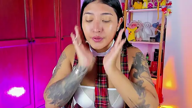 eymy-hadid online show from 11-27-25, 05:57