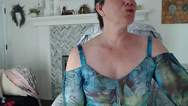 AuroraWillows online show from 01-11-26, 04:52