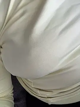 Snapshot of YourMeoww chatting on 11-03-25, 09:02 YourMeoww online show from 11-03-25, 09:02