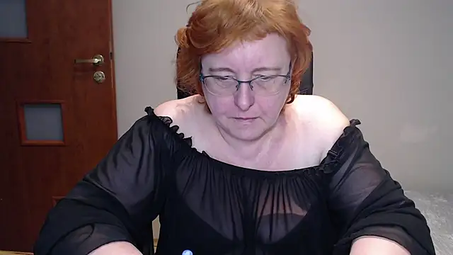 Snapshot of JoannaAndNeighbour chatting on 03-21-25, 09:56 JoannaAndNeighbour online show from 03-21-25, 09:56