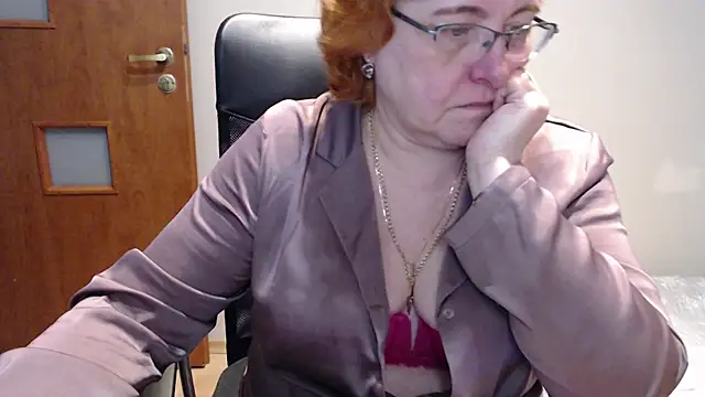 Snapshot of JoannaAndNeighbour chatting on 03-10-25, 12:06 JoannaAndNeighbour online show from 03-10-25, 12:06