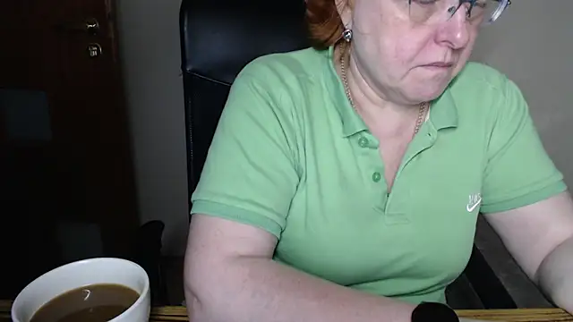 Snapshot of JoannaAndNeighbour chatting on 02-27-25, 09:18 JoannaAndNeighbour online show from 02-27-25, 09:18