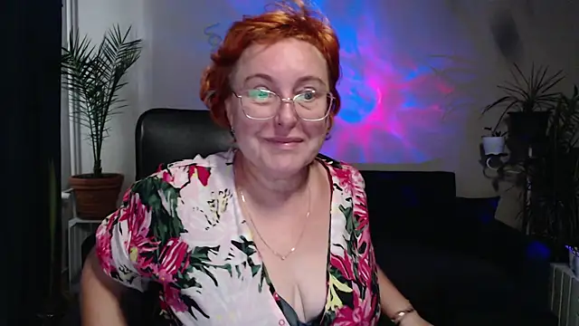 Snapshot of JoannaAndNeighbour chatting on 10-09-25, 10:05 JoannaAndNeighbour online show from 10-09-25, 10:05