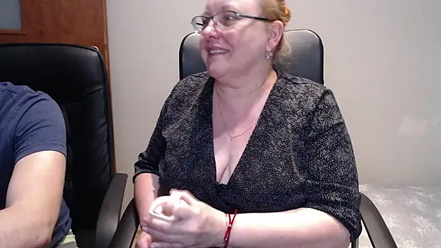Snapshot of JoannaAndNeighbour chatting on 02-09-25, 11:25 JoannaAndNeighbour online show from 02-09-25, 11:25