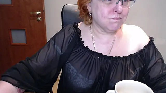 Snapshot of JoannaAndNeighbour chatting on 03-12-25, 09:55 JoannaAndNeighbour online show from 03-12-25, 09:55