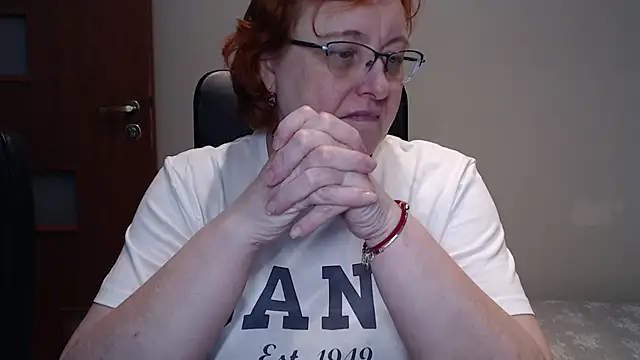 Snapshot of JoannaAndNeighbour chatting on 03-04-25, 02:21 JoannaAndNeighbour online show from 03-04-25, 02:21